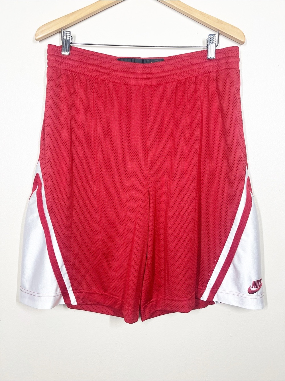 Nike Men’s Red White Athletic Mesh Basketball Shorts Baggy Y2K Size Large